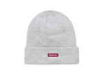 Supreme New Era S Logo Beanie (FW24) Heather Grey – boční pohled | Purekickz