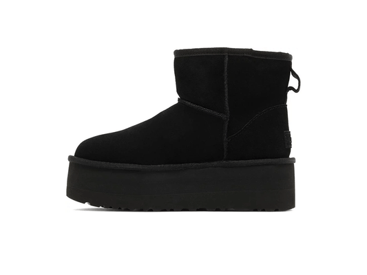 Buty UGG Classic Mini na platformie w kolorze czarnym