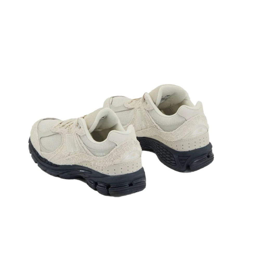 New Balance 2002R Taupe Black – zadní pohled | Purekickz