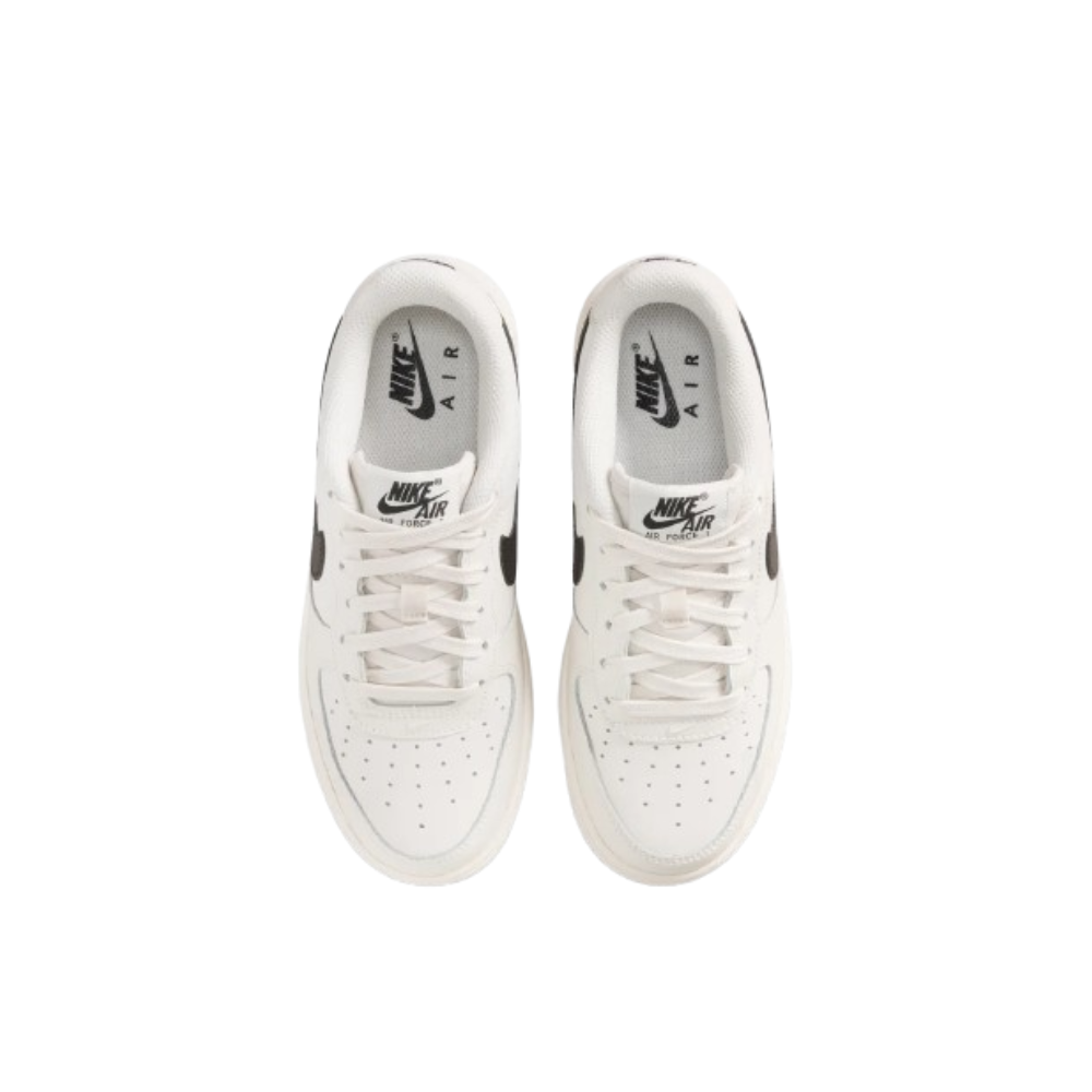 Nike Air Force 1 Low Essential+ Phantom Black (GS) – zadní pohled | Purekickz