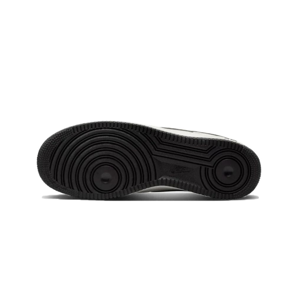 Nike Air Force 1 Low '07 Sail Light Bone Black – pohled shora | Purekickz
