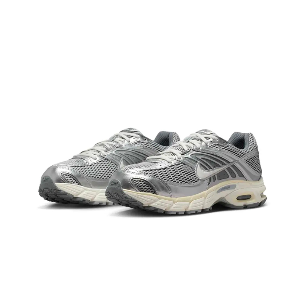 Nike Air Max Moto 2K Light Smoke Grey Metallic Silver – boční pohled | Purekickz