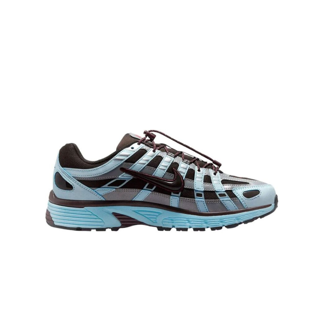 Nike P-6000 Glacier Blue Burgundy Crush (W) – boční pohled | Purekickz