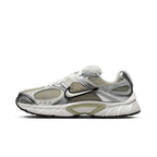 Nike V5 RNR Spruce Fog Metallic Silver Summit White (W) – hlavní pohled | Purekickz