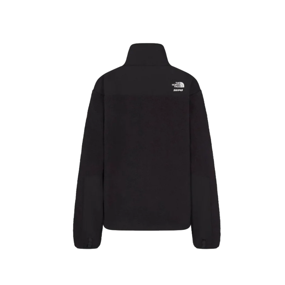 SKIMS x TNF 1995 Retro Denali Fleece Jacket Onyx – boční pohled | Purekickz
