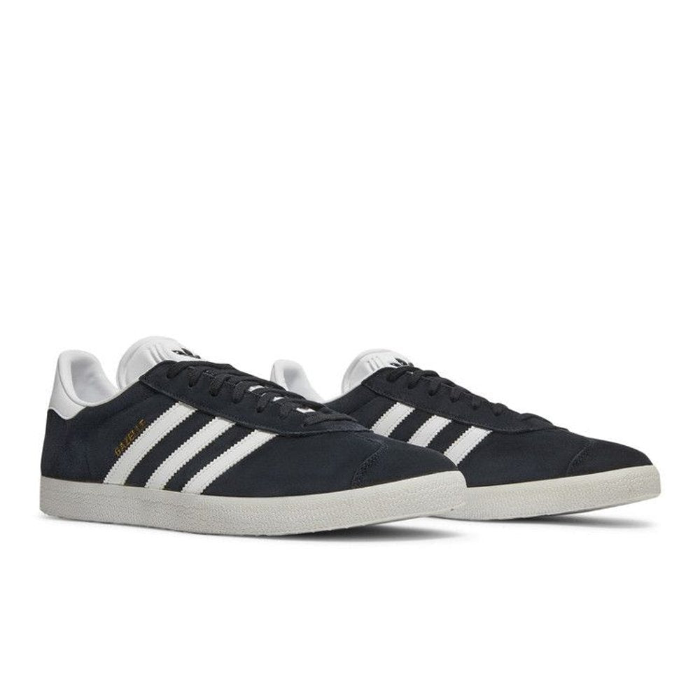 adidas Gazelle Core Black Cloud White Gold – lifestyle foto | Purekickz