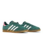 Adidas Gazelle Indoor Collegiate Green Lucid Pink (W) – lifestyle foto | Purekickz