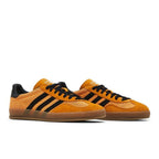 adidas Gazelle Indoor Orange – lifestyle foto | Purekickz
