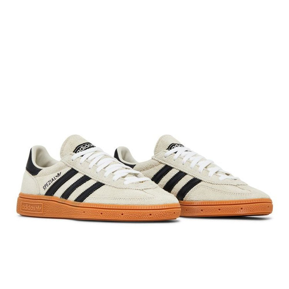 Adidas Handball Spezial Aluminum Core Black (W) – lifestyle foto | Purekickz