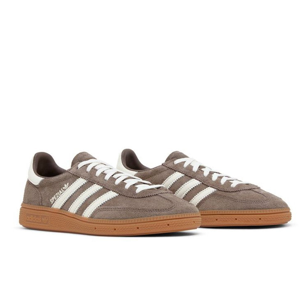 Adidas Handball Spezial Earth Strata Gum (W) – lifestyle foto | Purekickz