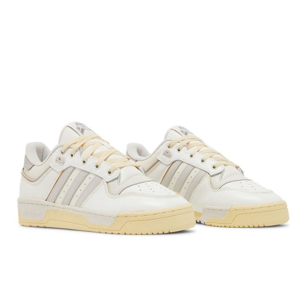 adidas Rivalry Low 86 Core White Grey – lifestyle foto | Purekickz