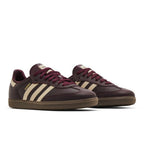 adidas Samba OG Maroon Crystal Sand (Women's) – lifestyle foto | Purekickz