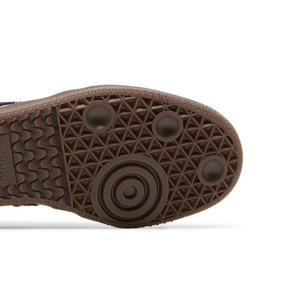 adidas Samba OG Silver Metallic Black Gum (Women's) – pohled shora | Purekickz