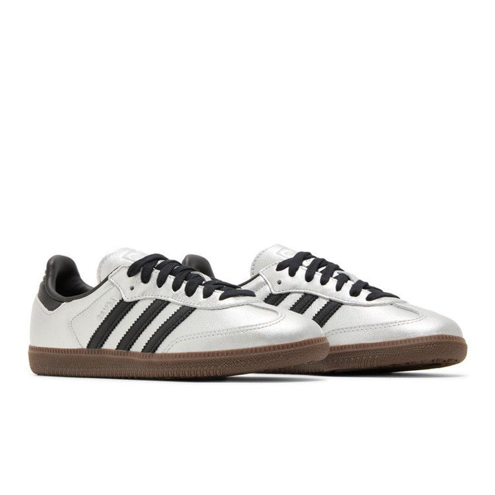 adidas Samba OG Silver Metallic Black Gum (Women's) – lifestyle foto | Purekickz