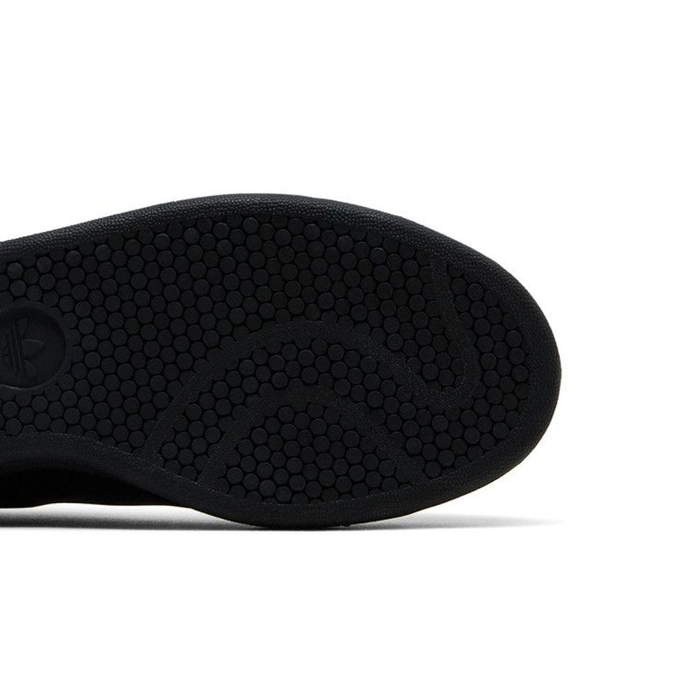 adidas Stan Smith Triple Black – pohled shora | Purekickz