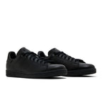 adidas Stan Smith Triple Black – lifestyle foto | Purekickz