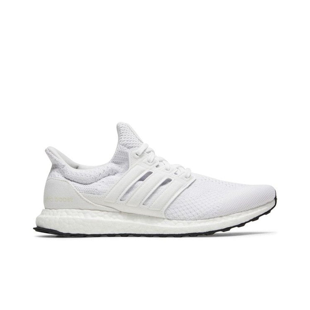 Adidas Wmns UltraBoost 5.0 DNA 'Triple White' – boční pohled | Purekickz