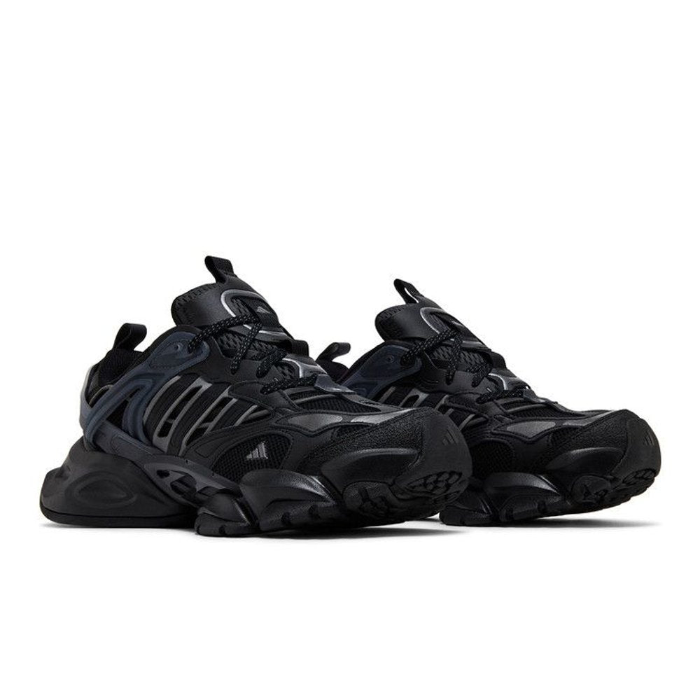 adidas XLG Runner Deluxe Black Grey – lifestyle foto | Purekickz