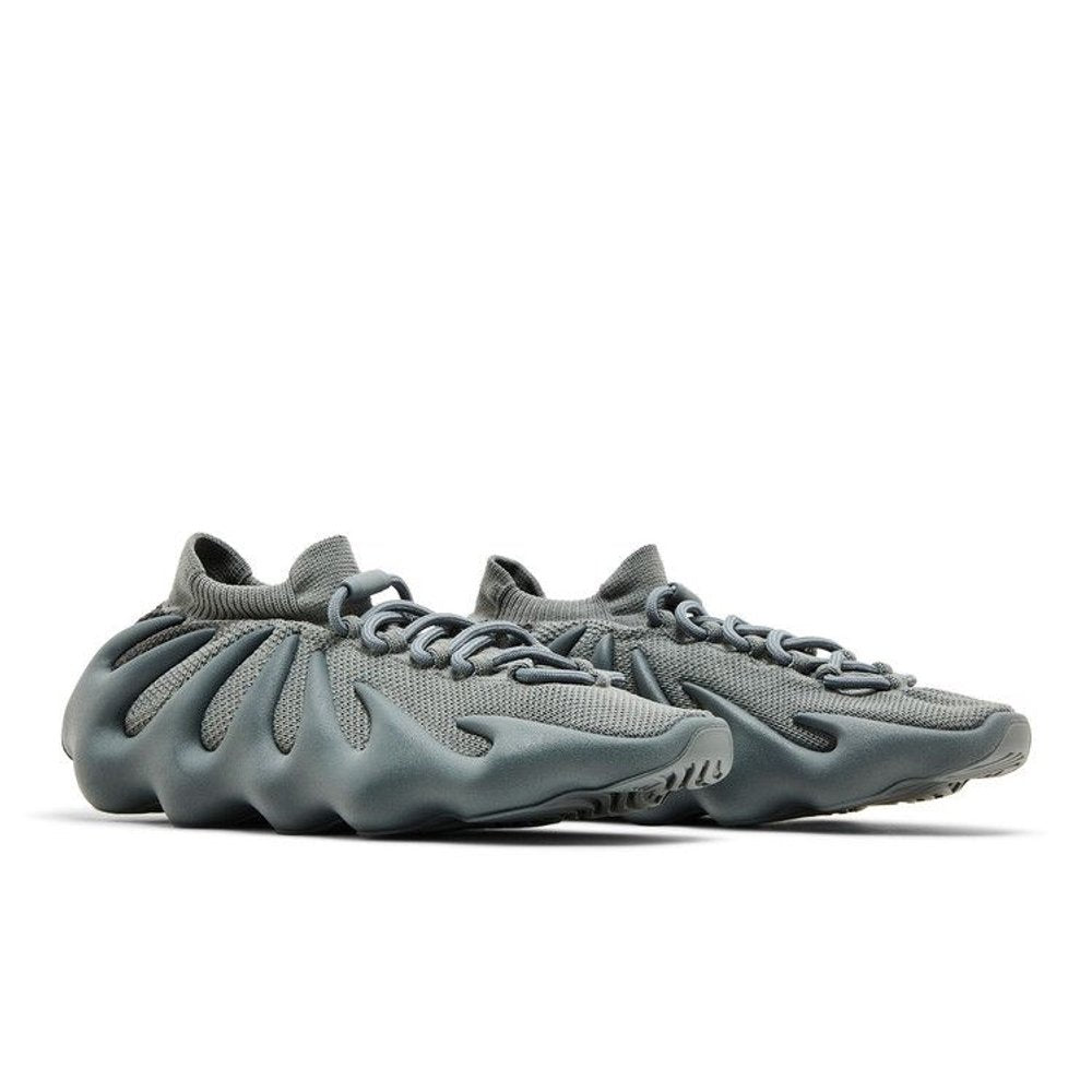 adidas Yeezy 450 Stone Marine – lifestyle foto | Purekickz