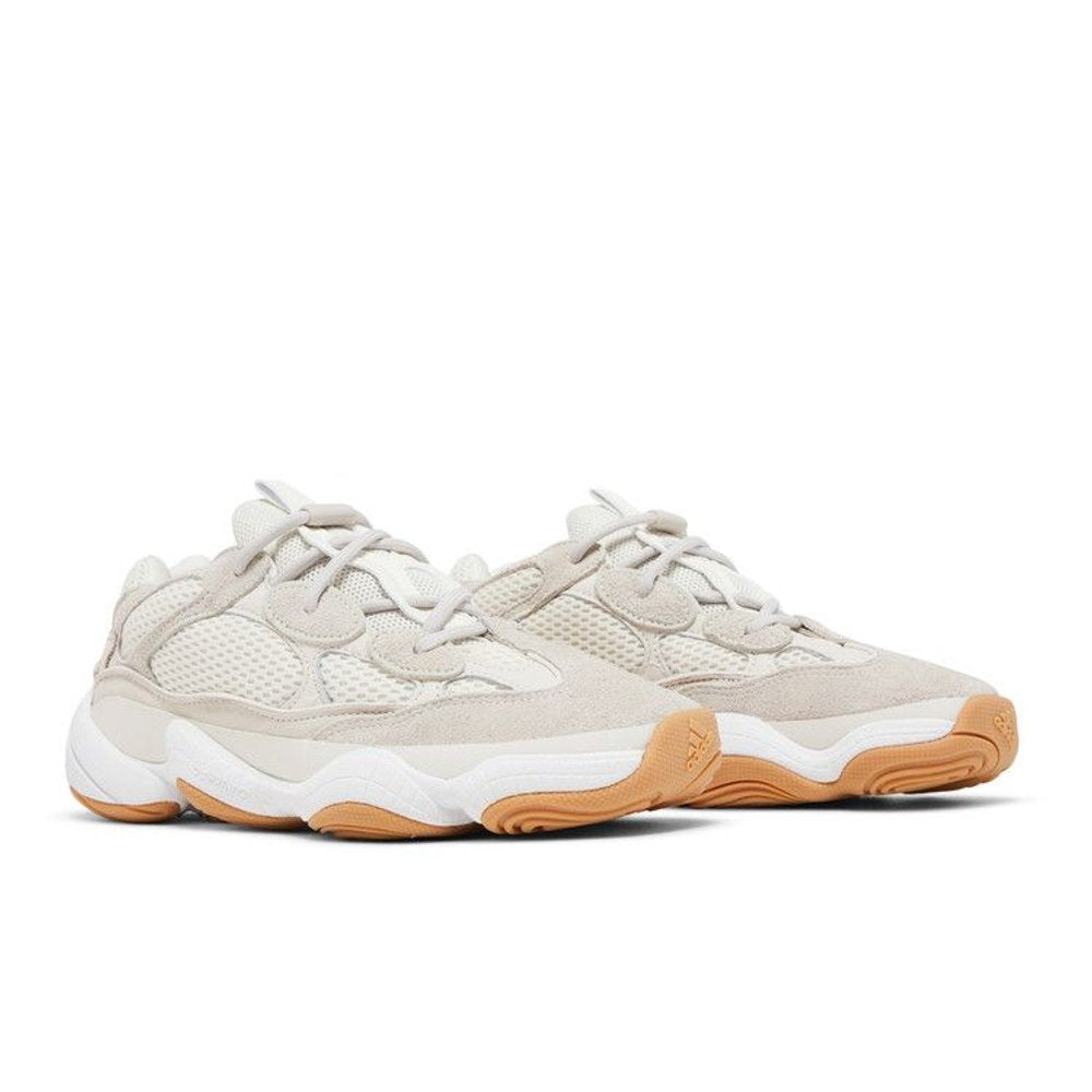 Adidas Yeezy 500 Stone Taupe – lifestyle foto | Purekickz