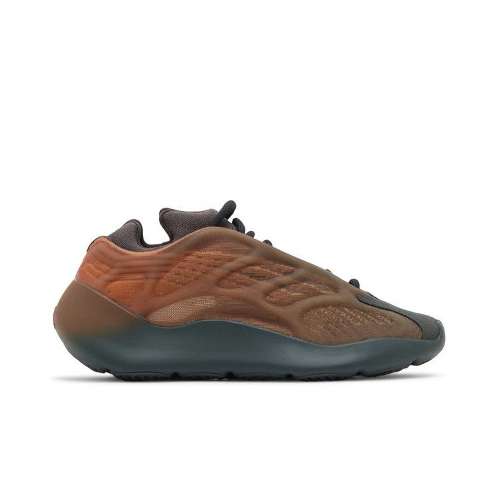 adidas Yeezy 700 V3 Copper Fade – boční pohled | Purekickz