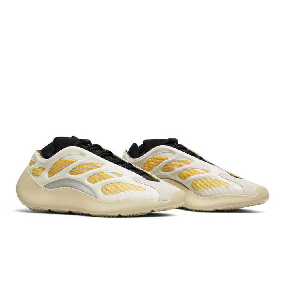 adidas Yeezy 700 V3 safran Homme – lifestyle foto | Purekickz