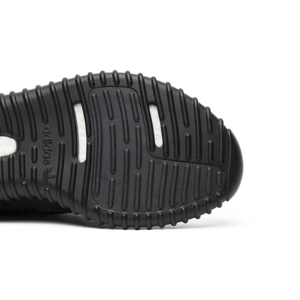 adidas Yeezy Boost 350 Pirate Black (2023) – pohled shora | Purekickz