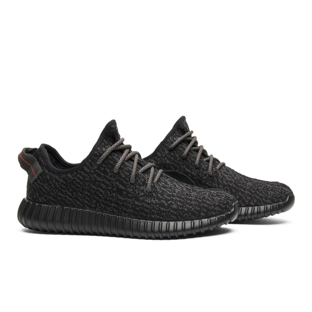 adidas Yeezy Boost 350 Pirate Black (2023) – lifestyle foto | Purekickz
