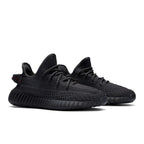 adidas Yeezy Boost 350 V2 Black (Non-Reflective) – lifestyle foto | Purekickz