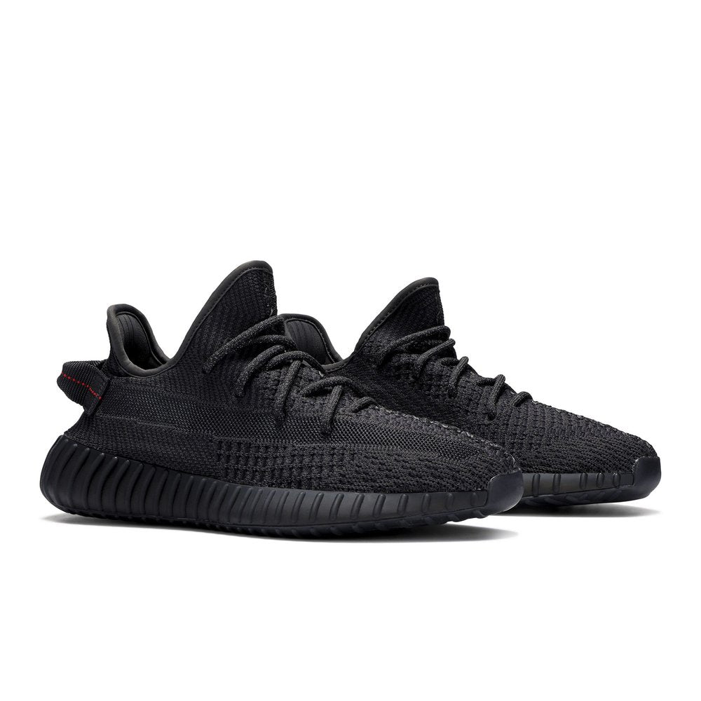 adidas Yeezy Boost 350 V2 Black (Non-Reflective) – lifestyle foto | Purekickz