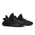 adidas Yeezy Boost 350 V2 Black (Non-Reflective) – lifestyle foto | Purekickz