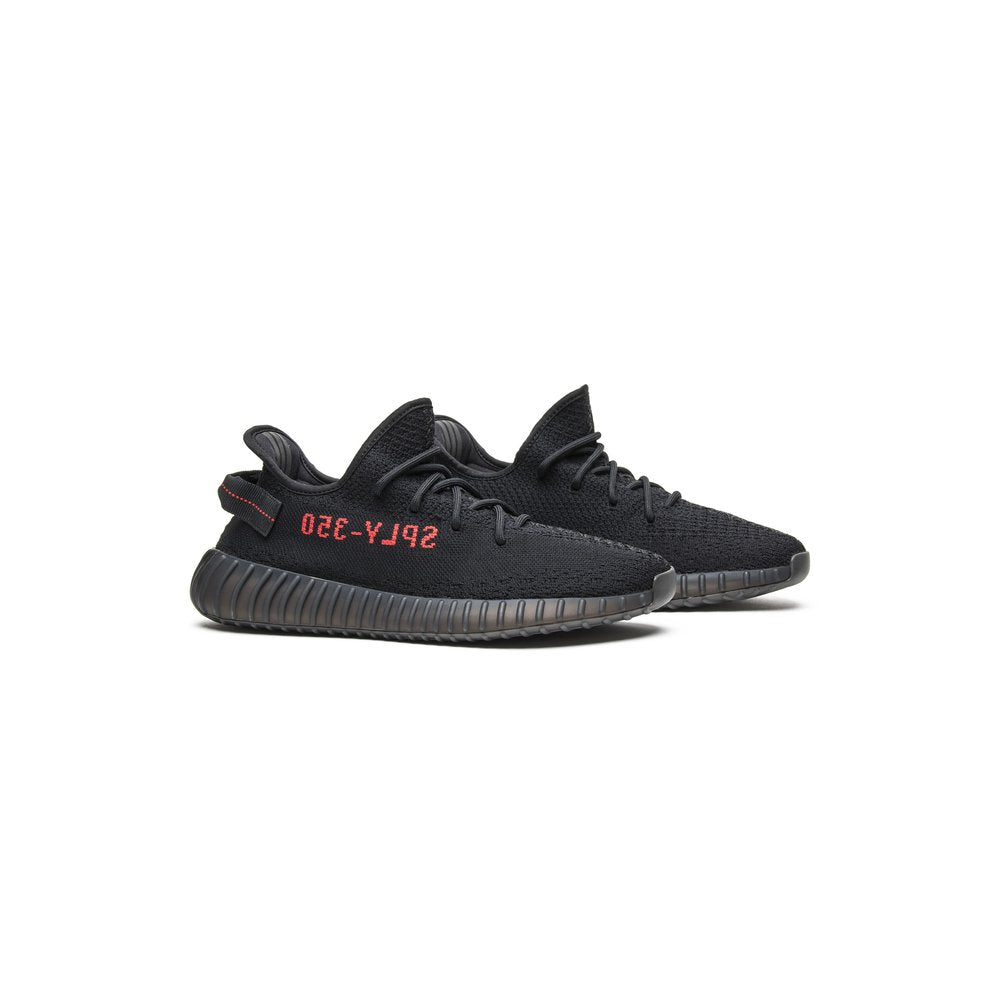 adidas Yeezy Boost 350 V2 Black Red – lifestyle foto | Purekickz