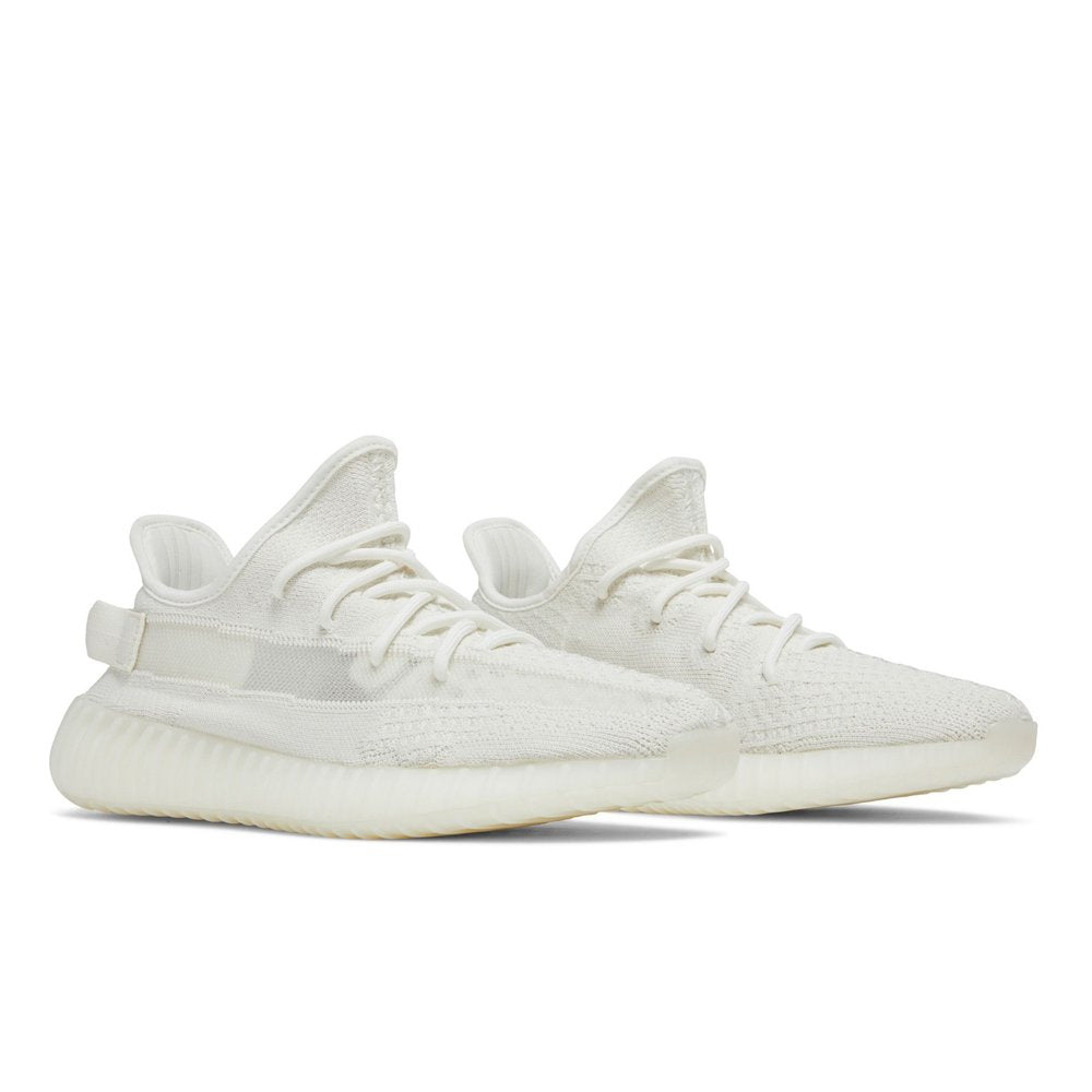 Adidas Yeezy Boost 350 V2 Bone – lifestyle foto | Purekickz