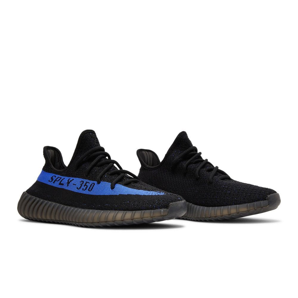 adidas Yeezy Boost 350 V2 Dazzling Blue – lifestyle foto | Purekickz