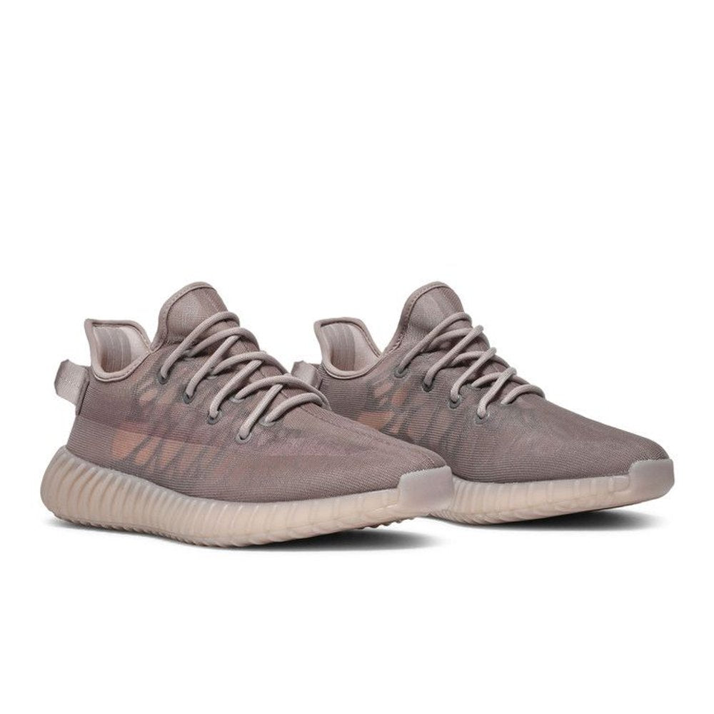 adidas Yeezy Boost 350 V2 Mono Mist – lifestyle foto | Purekickz