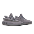 Adidas Yeezy Boost 350 V2 Steel Grey – lifestyle foto | Purekickz