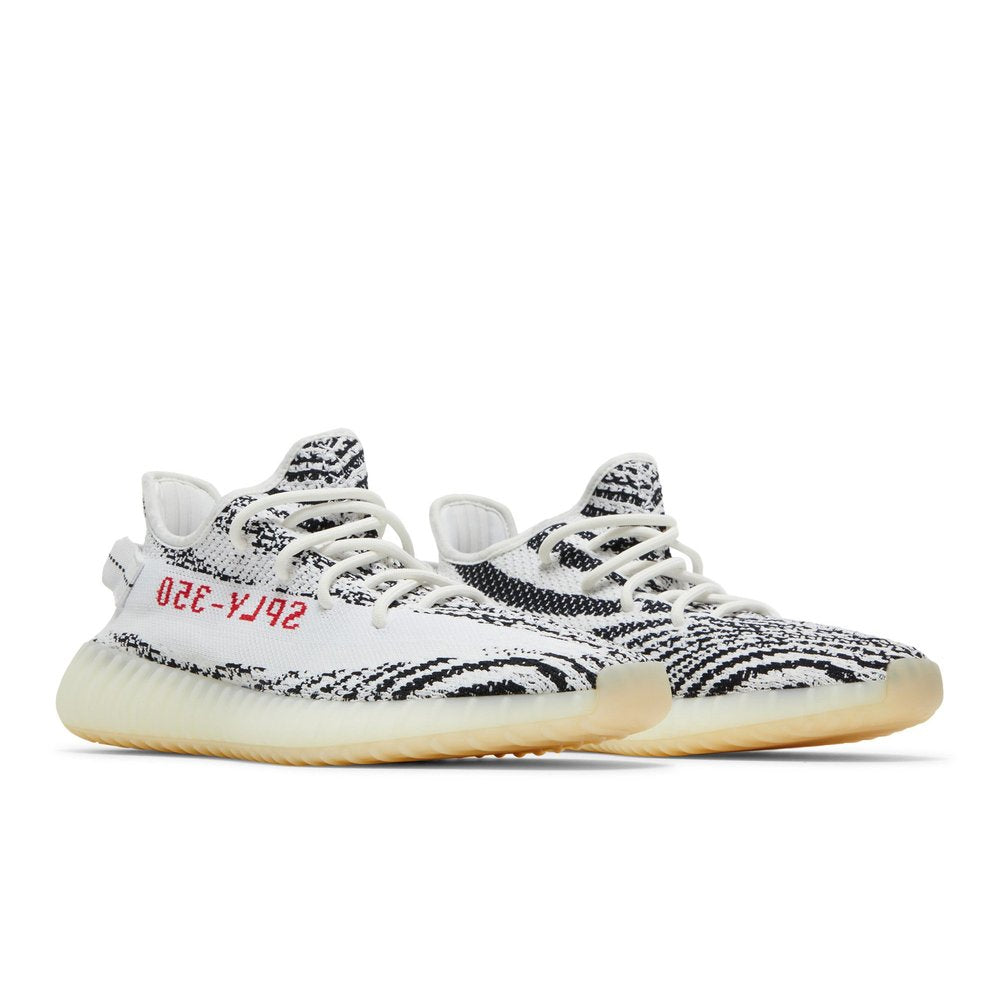Adidas Yeezy Boost 350 V2 Zebra – lifestyle foto | Purekickz