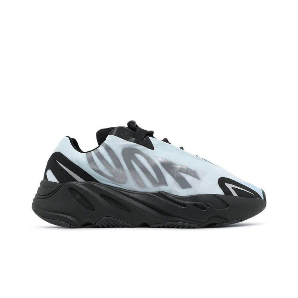 adidas Yeezy Boost 700 MNVN Blue Tint – boční pohled | Purekickz