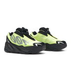 Adidas Yeezy Boost 700 MNVN Infants – lifestyle foto | Purekickz