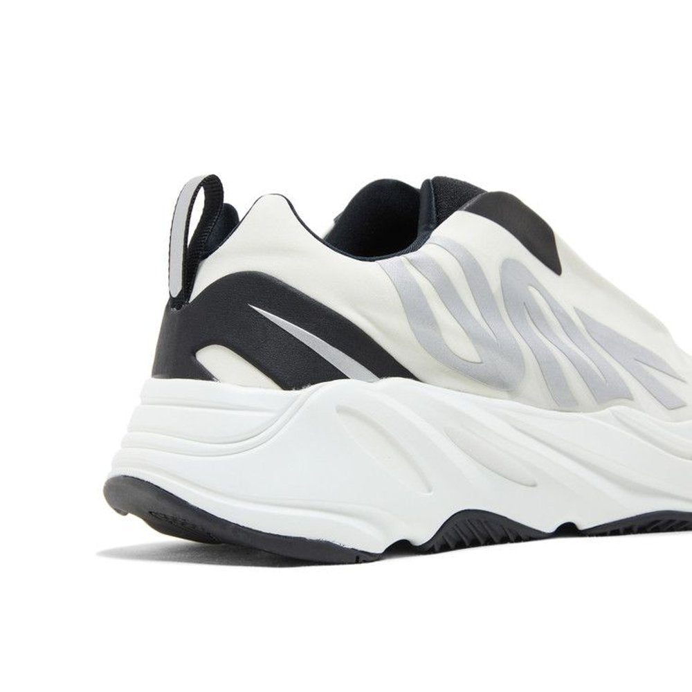 adidas Yeezy Boost 700 MNVN Laceless Analog – pohled 10 | Purekickz