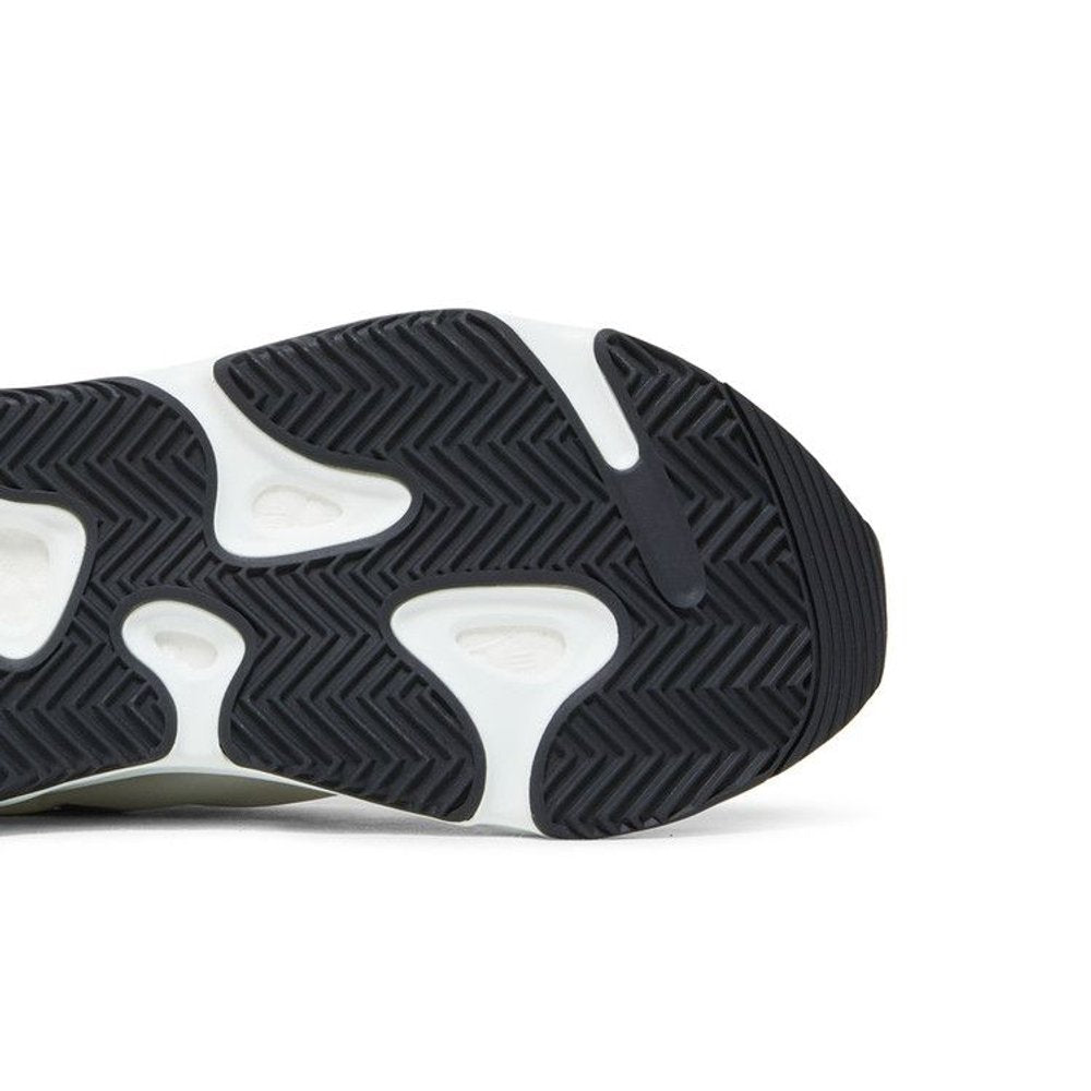 adidas Yeezy Boost 700 MNVN Laceless Analog