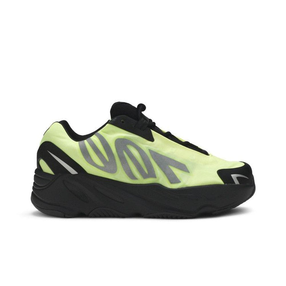 adidas Yeezy Boost 700 MNVN Phosphor (Kids) – boční pohled | Purekickz