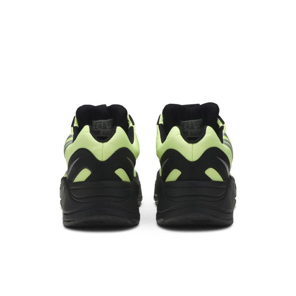 adidas Yeezy Boost 700 MNVN Phosphor (Kids) – podrážka | Purekickz