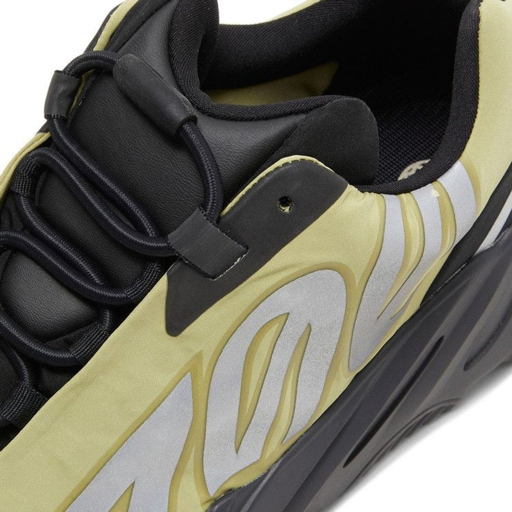 adidas Yeezy Boost 700 MNVN Resin – pohled 10 | Purekickz
