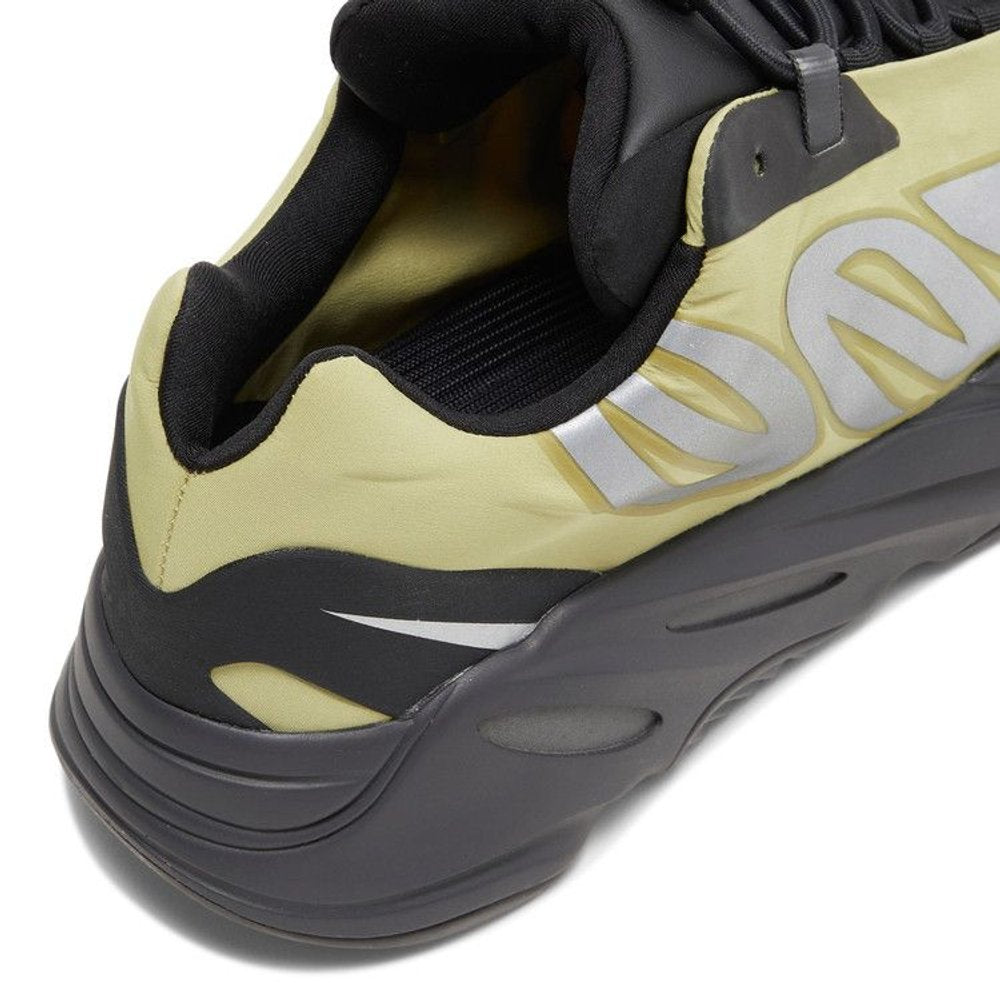 adidas Yeezy Boost 700 MNVN Resin – pohled 11 | Purekickz