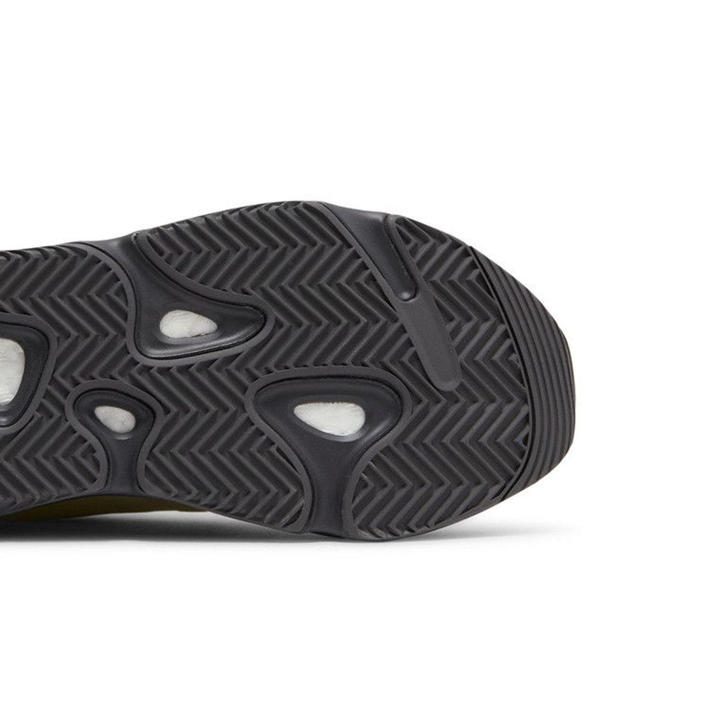 adidas Yeezy Boost 700 MNVN Resin – pohled shora | Purekickz