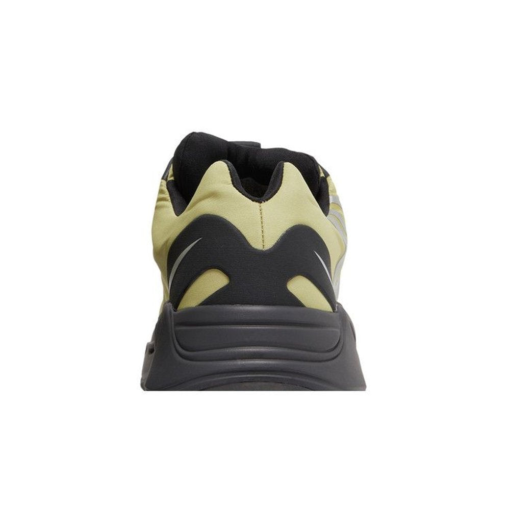 adidas Yeezy Boost 700 MNVN Resin – detail materiálu | Purekickz