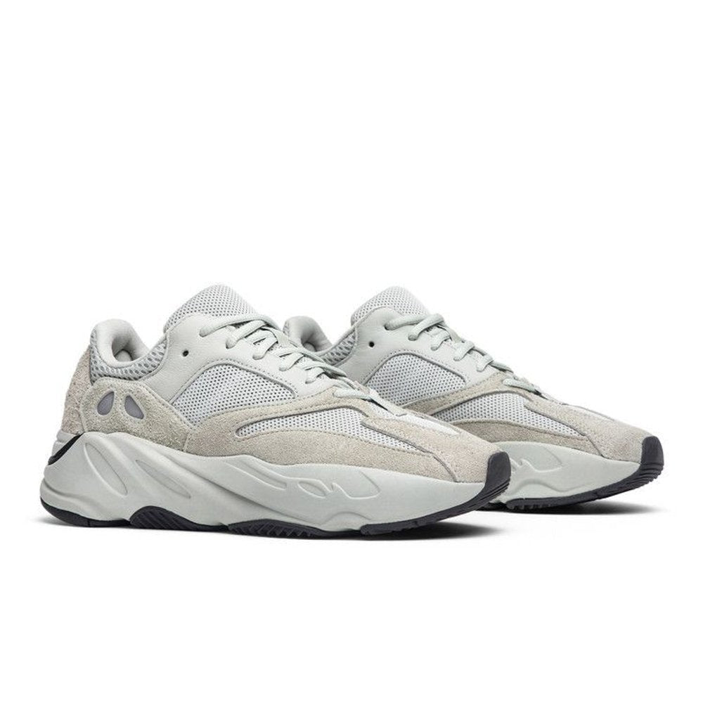 adidas Yeezy Boost 700 Salt – lifestyle foto | Purekickz