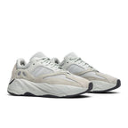 adidas Yeezy Boost 700 Salt – lifestyle foto | Purekickz