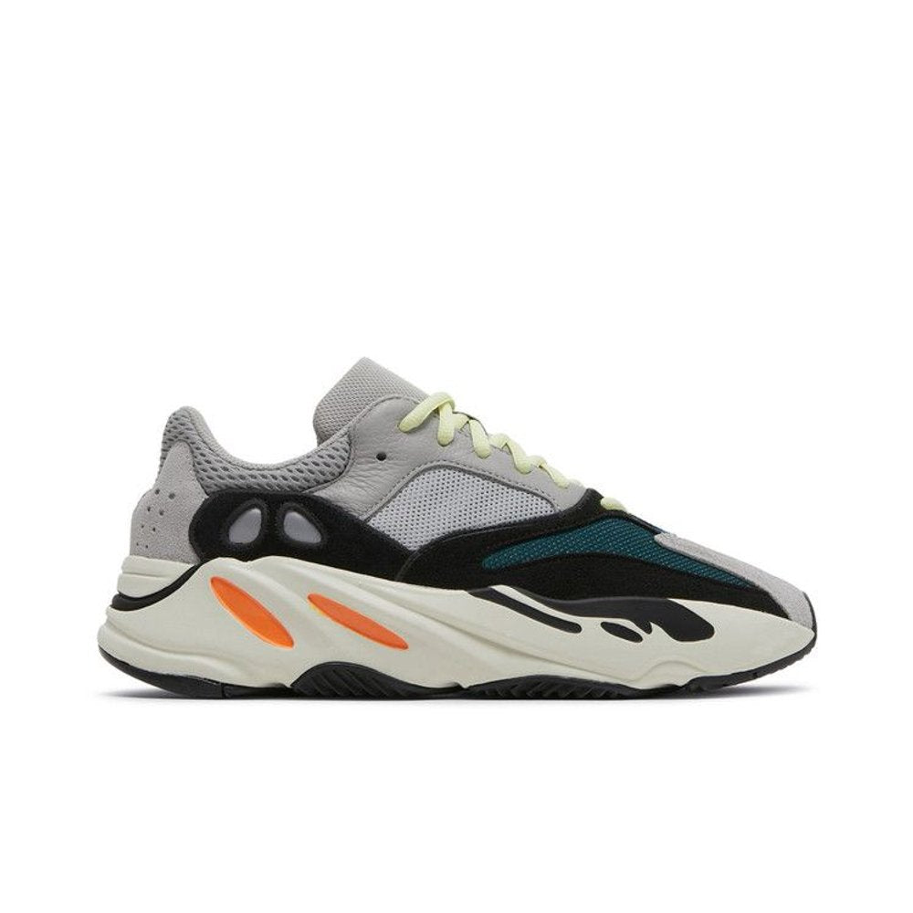 adidas Yeezy Boost 700 Solid Grey – boční pohled | Purekickz